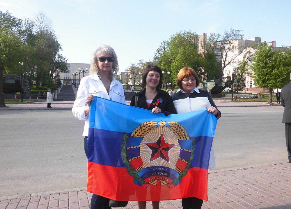 Церемония передачи Государственного флага городам и районам ЛНР состоялась в Луганске Церемония передачи Государственного флага городам и районам ЛНР состоялась в Луганске