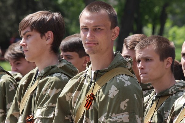 Торжественная церемония подъема Государственного флага ЛНР состоялась в Луганске