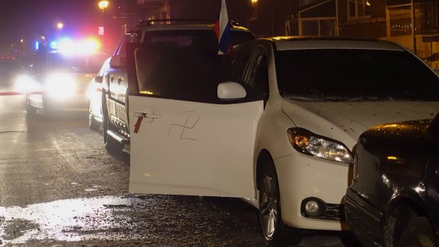 В Монреале (Канада) сожгли машину с флагом и Георгиевскими ленточками В Монреале (Канада) сожгли машину с флагом и Георгиевскими ленточками