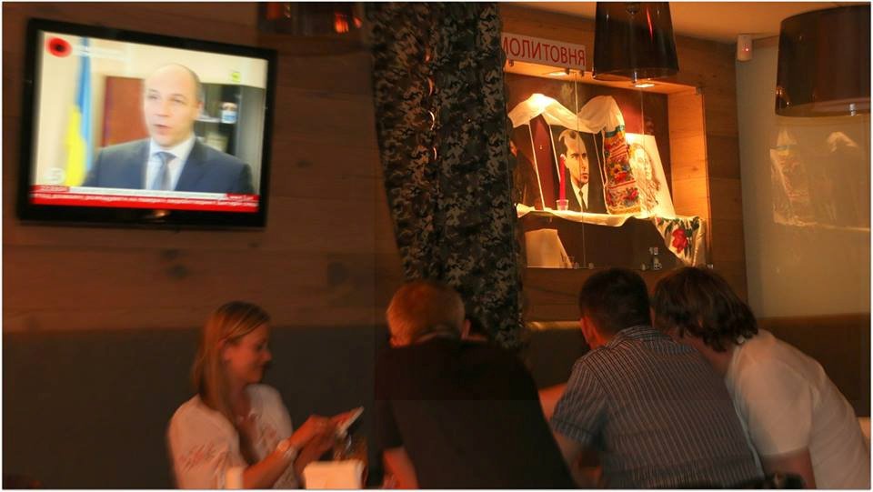 В киевском пабе «Каратель» угощают «Ополченцами на гриле» В киевском пабе «Каратель» угощают «Ополченцами на гриле»