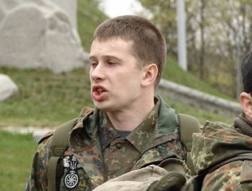 Комбат «Азова» убил сотрудника «Беркута», насладившись его конвульсиями Комбат «Азова» убил сотрудника «Беркута», насладившись его конвульсиями