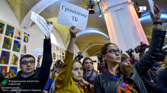 Журналисты Украины обвинили СБУ в давлении на СМИ Журналисты Украины обвинили СБУ в давлении на СМИ