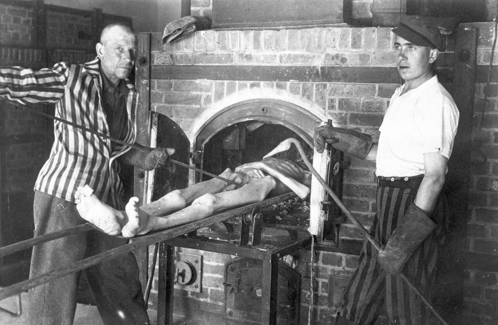 Ностальгия по фашизму: украинский ветеран в прямом эфире рассказал о «прекрасном концлагере» Ностальгия по фашизму: украинский ветеран в прямом эфире рассказал о «прекрасном концлагере»