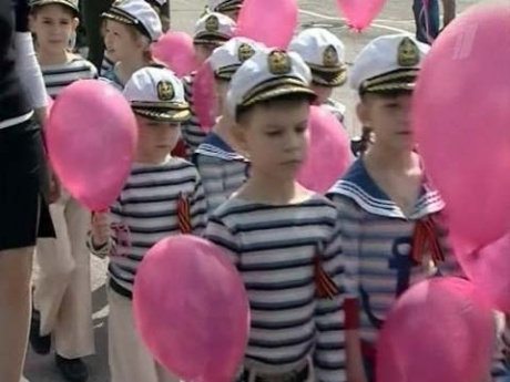 В Ростове-на-Дону провели парад «детских войск» В Ростове-на-Дону провели парад «детских войск»