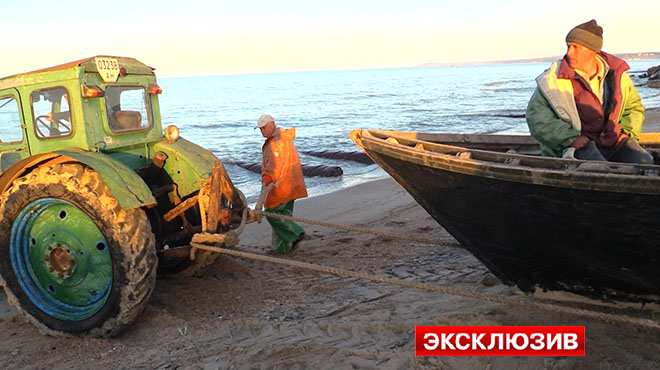 В ДНР рыбаки под обстрелами выходят в море, чтобы прокормить семьи В ДНР рыбаки под обстрелами выходят в море, чтобы прокормить семьи