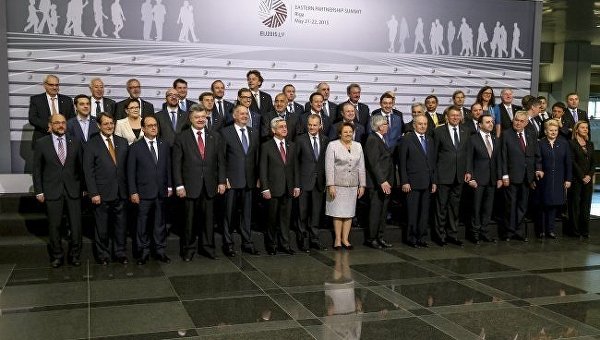 Bloomberg: ЕС цинично держит Украину на расстоянии