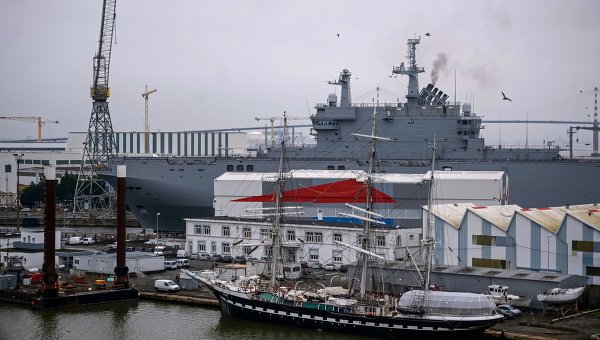 Депутат: РФ сможет построить аналог "Мистралей" с ядерной установкой Депутат: РФ сможет построить аналог "Мистралей" с ядерной установкой