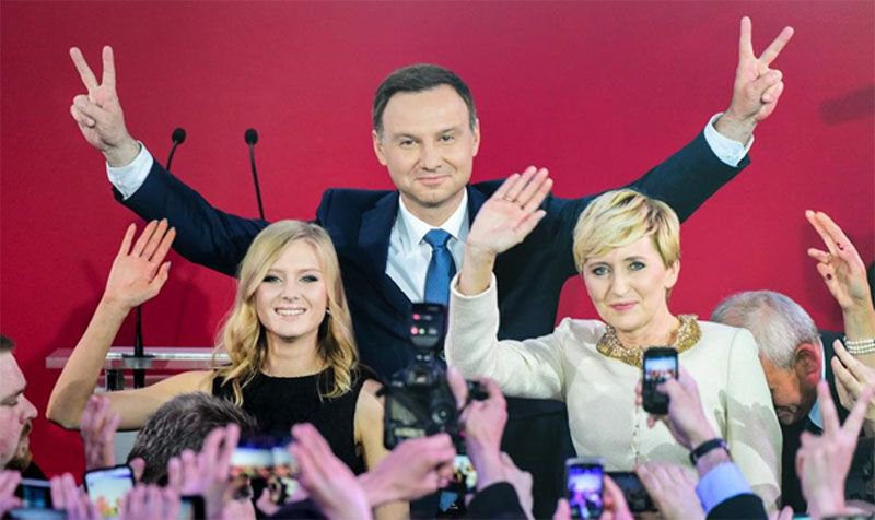 Дуда - Порошенко: С кем встретиться? С тобой встретиться?.. Дуда - Порошенко: С кем встретиться? С тобой встретиться?..