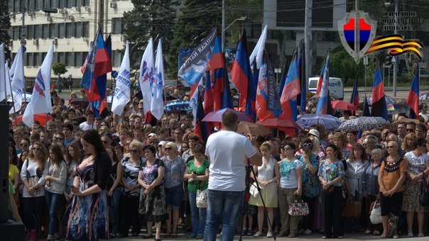 Иосиф Кобзон выступил на многотысячном траурном митинге в Донецке Иосиф Кобзон выступил на многотысячном траурном митинге в Донецке