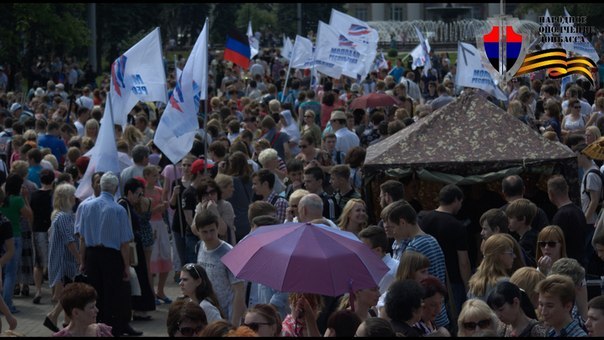 Иосиф Кобзон выступил на многотысячном траурном митинге в Донецке Иосиф Кобзон выступил на многотысячном траурном митинге в Донецке