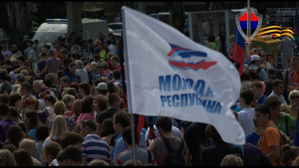 Иосиф Кобзон выступил на многотысячном траурном митинге в Донецке Иосиф Кобзон выступил на многотысячном траурном митинге в Донецке