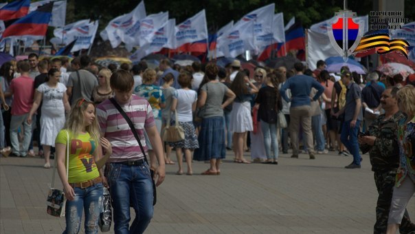 Иосиф Кобзон выступил на многотысячном траурном митинге в Донецке Иосиф Кобзон выступил на многотысячном траурном митинге в Донецке