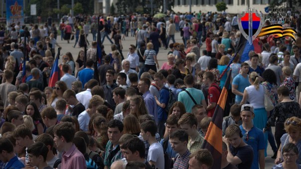 Иосиф Кобзон выступил на многотысячном траурном митинге в Донецке Иосиф Кобзон выступил на многотысячном траурном митинге в Донецке