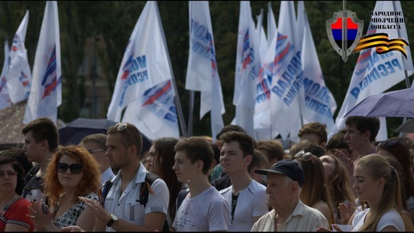 Иосиф Кобзон выступил на многотысячном траурном митинге в Донецке Иосиф Кобзон выступил на многотысячном траурном митинге в Донецке