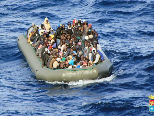 В ЕС предлагают кастрировать мигрантов. В ЕС предлагают кастрировать мигрантов.