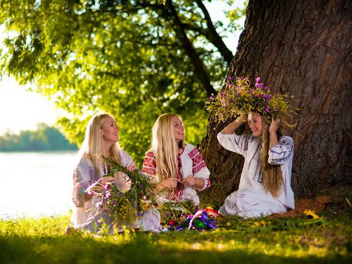 Геннадий Кернес поздравляет харьковчан с Троицей Геннадий Кернес поздравляет харьковчан с Троицей