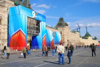 Хватит гадать на ромашке: "приедет, не приедет". Парад Победы не обеднеет.