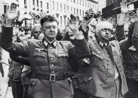 Ростислав Ищенко. Порошенко и Яценюка придется убить, когда настанет пора бежать