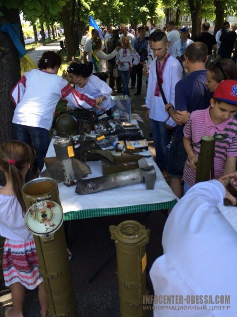 Мегамарш вышиванок или Херои не умирают, а скачут