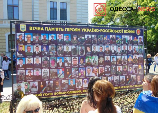 Мегамарш вышиванок или Херои не умирают, а скачут