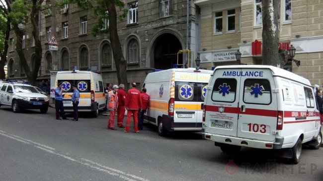 В Одессе идет вооруженный штурм бизнес-центра 