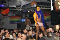 Советник Ляшко подал иск на московский клуб за «повреждение интимного места»