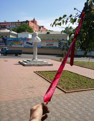 По всей Одессе развесили галстуки для Миши