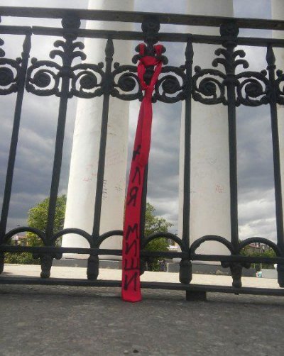 По всей Одессе развесили галстуки для Миши