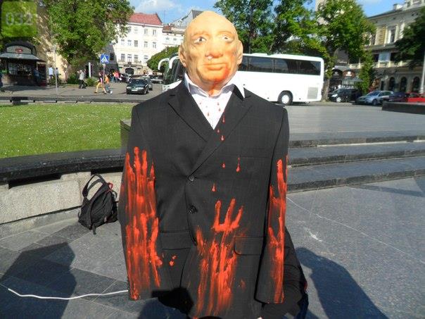 Радикалы во Львове протестуют против обнищания жителей Украины Радикалы во Львове протестуют против обнищания жителей Украины