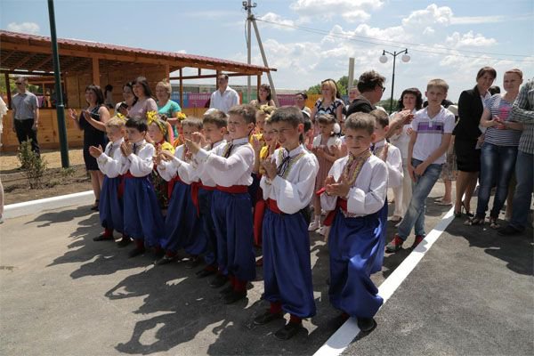 И садики, и десантники...