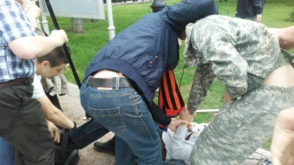 Либералов бьют Либералов бьют