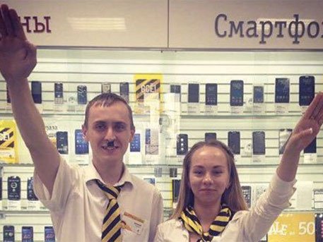 "Билайн" уволил сотрудников за фото с нацистским приветствием "Билайн" уволил сотрудников за фото с нацистским приветствием