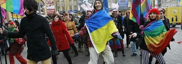 В Киеве нацисты напали на педерастов В Киеве нацисты напали на педерастов