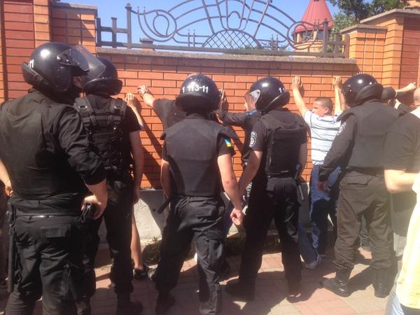 В Киеве нацисты напали на педерастов В Киеве нацисты напали на педерастов