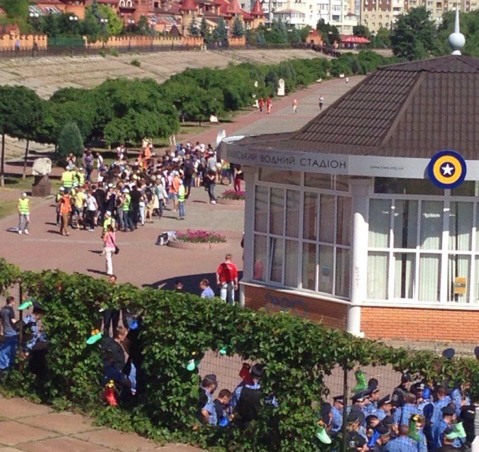 В Киеве нацисты напали на педерастов В Киеве нацисты напали на педерастов