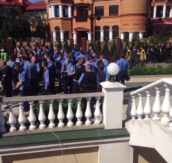 В Киеве нацисты напали на педерастов В Киеве нацисты напали на педерастов