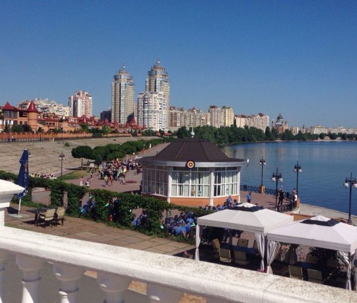 В Киеве нацисты напали на педерастов В Киеве нацисты напали на педерастов