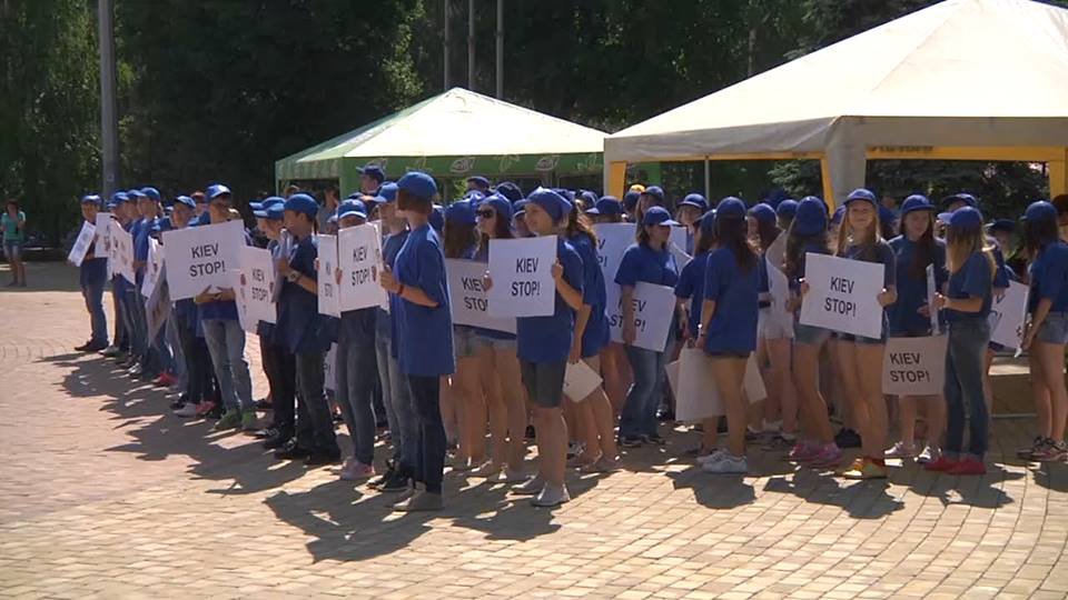 Донецкие дети сказали Киеву: «Стоп!» Донецкие дети сказали Киеву: «Стоп!»