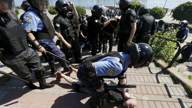 Новости Украины. Киев не способен контролировать радикалов Новости Украины. Киев не способен контролировать радикалов