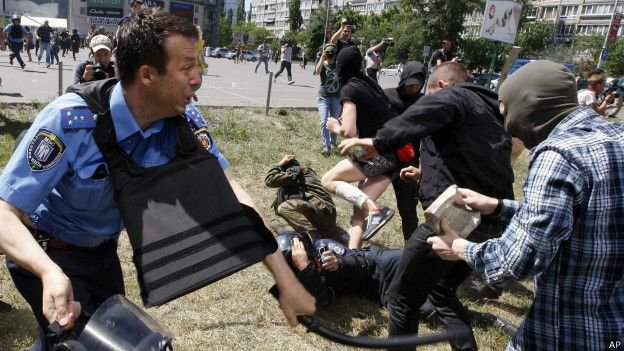 Новости Украины. Киев не способен контролировать радикалов Новости Украины. Киев не способен контролировать радикалов