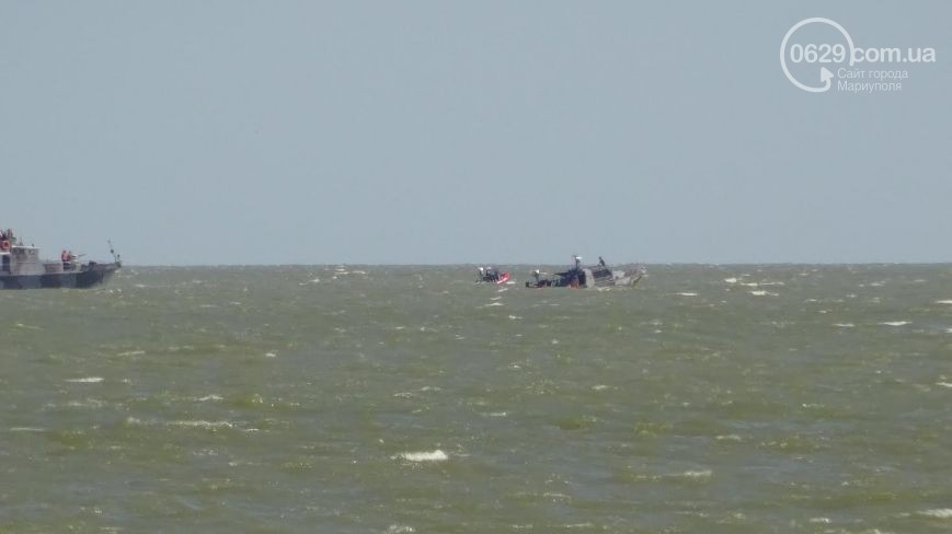 В Мариуполе на Песчаном пляже взорвался пограничный катер В Мариуполе на Песчаном пляже взорвался пограничный катер