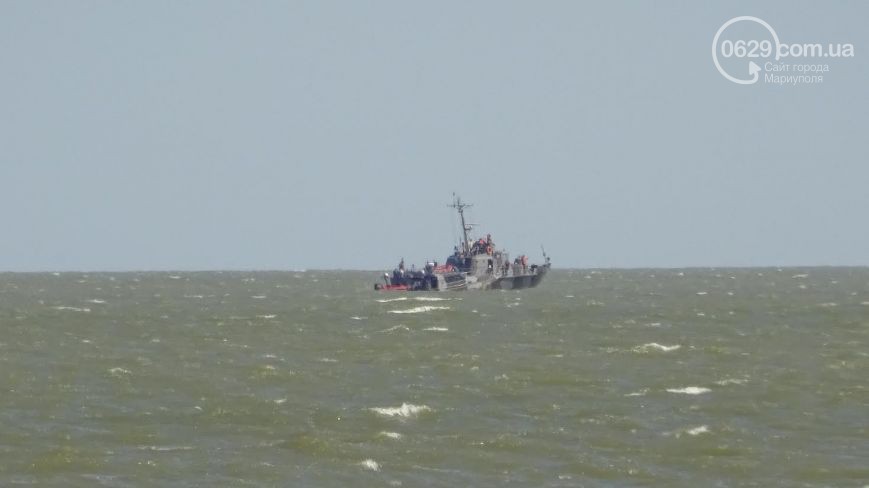 В Мариуполе на Песчаном пляже взорвался пограничный катер В Мариуполе на Песчаном пляже взорвался пограничный катер