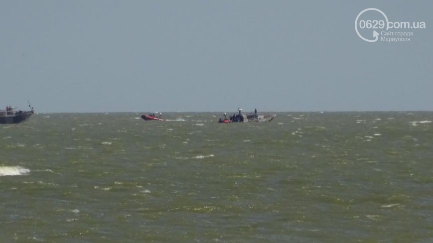 В Мариуполе на Песчаном пляже взорвался пограничный катер В Мариуполе на Песчаном пляже взорвался пограничный катер