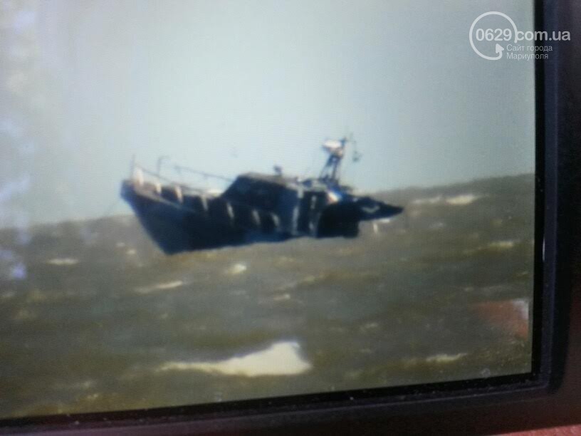 В Мариуполе на Песчаном пляже взорвался пограничный катер В Мариуполе на Песчаном пляже взорвался пограничный катер