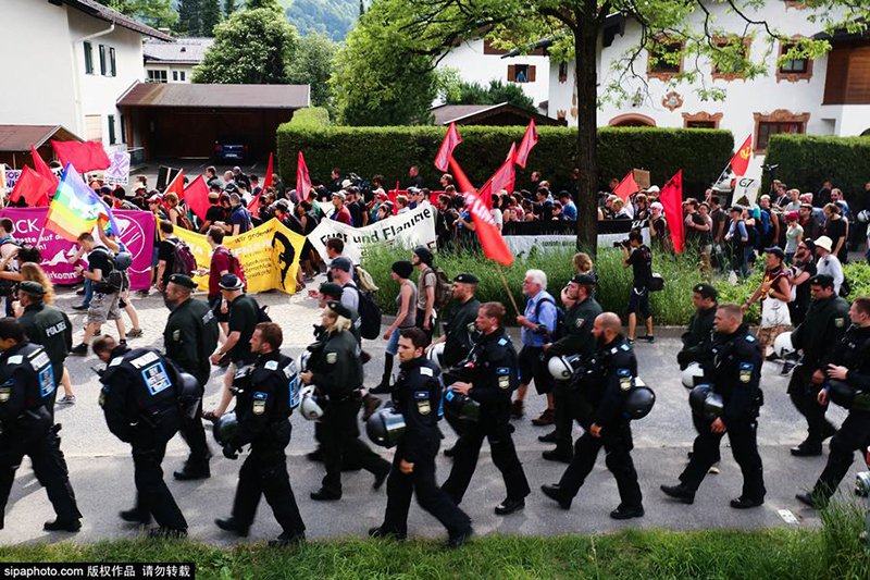 Протесты против саммита G7 в Германии следуют один за другим Протесты против саммита G7 в Германии следуют один за другим