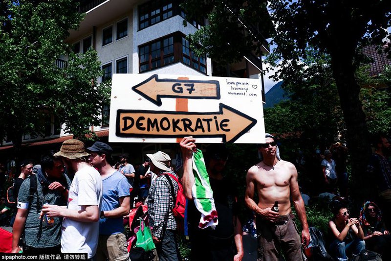 Протесты против саммита G7 в Германии следуют один за другим Протесты против саммита G7 в Германии следуют один за другим