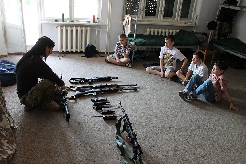 На Украине появился свой «гитлерюгенд» На Украине появился свой «гитлерюгенд»