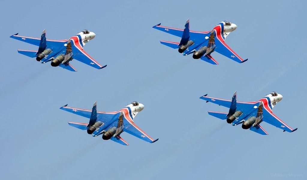 В День России пилотажная группа «Русские витязи» выступит с показательной программой на Крайнем Севере В День России пилотажная группа «Русские витязи» выступит с показательной программой на Крайнем Севере