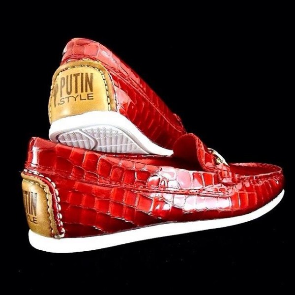 Испанский бренд обуви решил использовать образ Путина Испанский бренд обуви решил использовать образ Путина