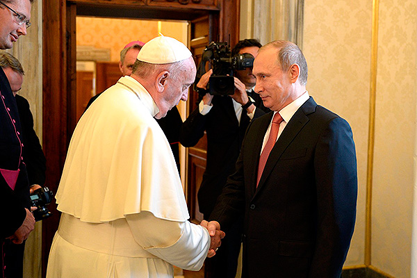 Почему Франциск "благословил" Путина в борьбе против "антихристианской европейской знати" Почему Франциск "благословил" Путина в борьбе против "антихристианской европейской знати"